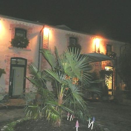 Au Fond De La Cour Bed & Breakfast Veyre-Monton Dış mekan fotoğraf