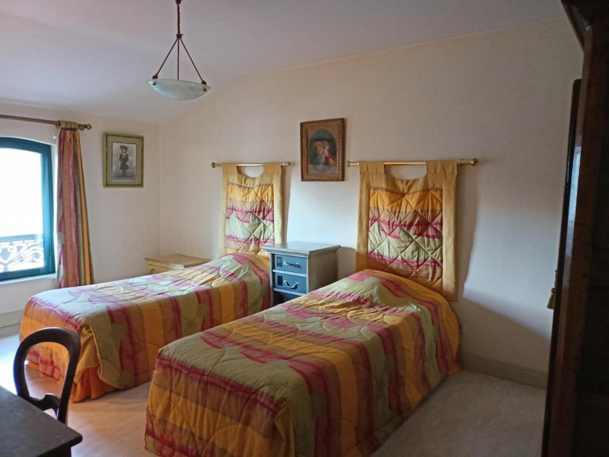 Au Fond De La Cour Bed & Breakfast Veyre-Monton Dış mekan fotoğraf