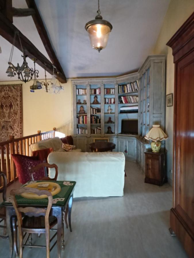 Au Fond De La Cour Bed & Breakfast Veyre-Monton Dış mekan fotoğraf