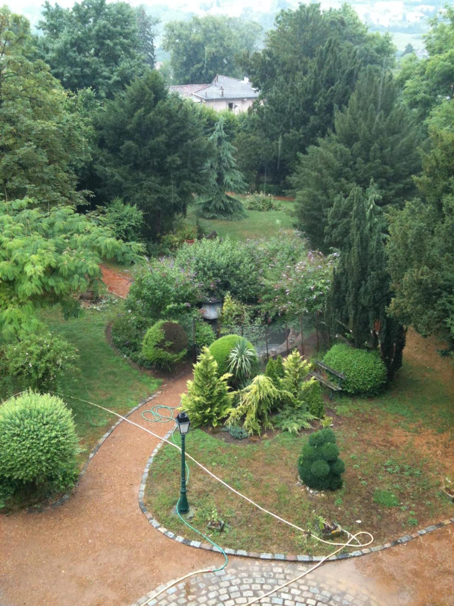 Au Fond De La Cour Bed & Breakfast Veyre-Monton Dış mekan fotoğraf
