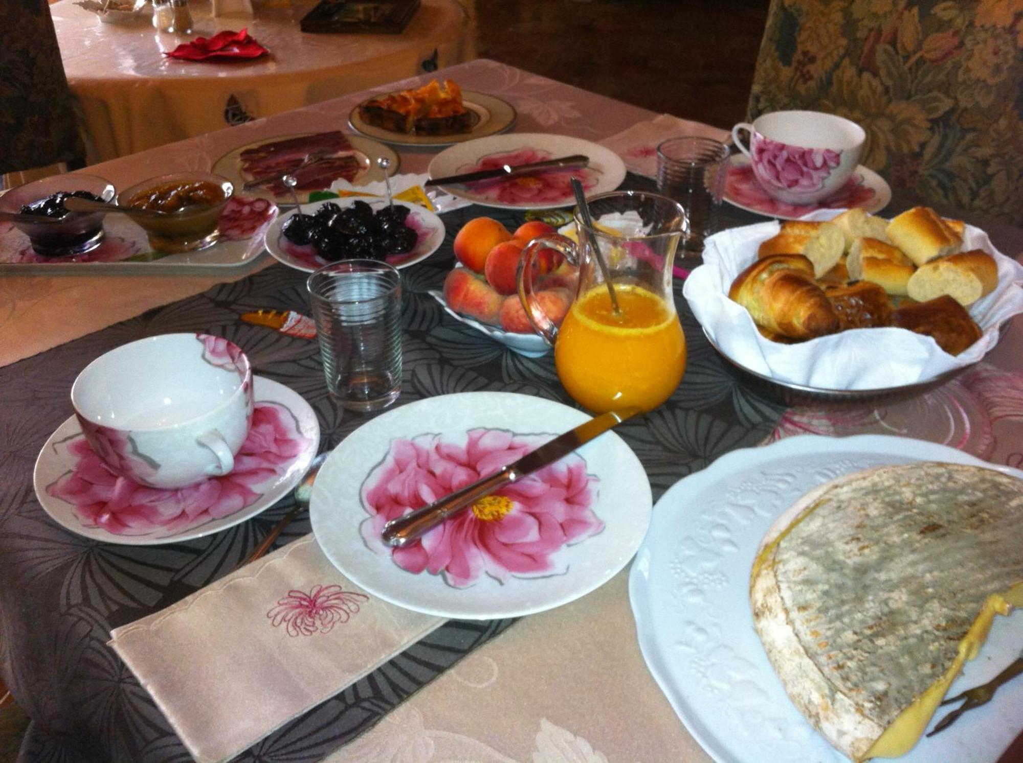 Au Fond De La Cour Bed & Breakfast Veyre-Monton Dış mekan fotoğraf