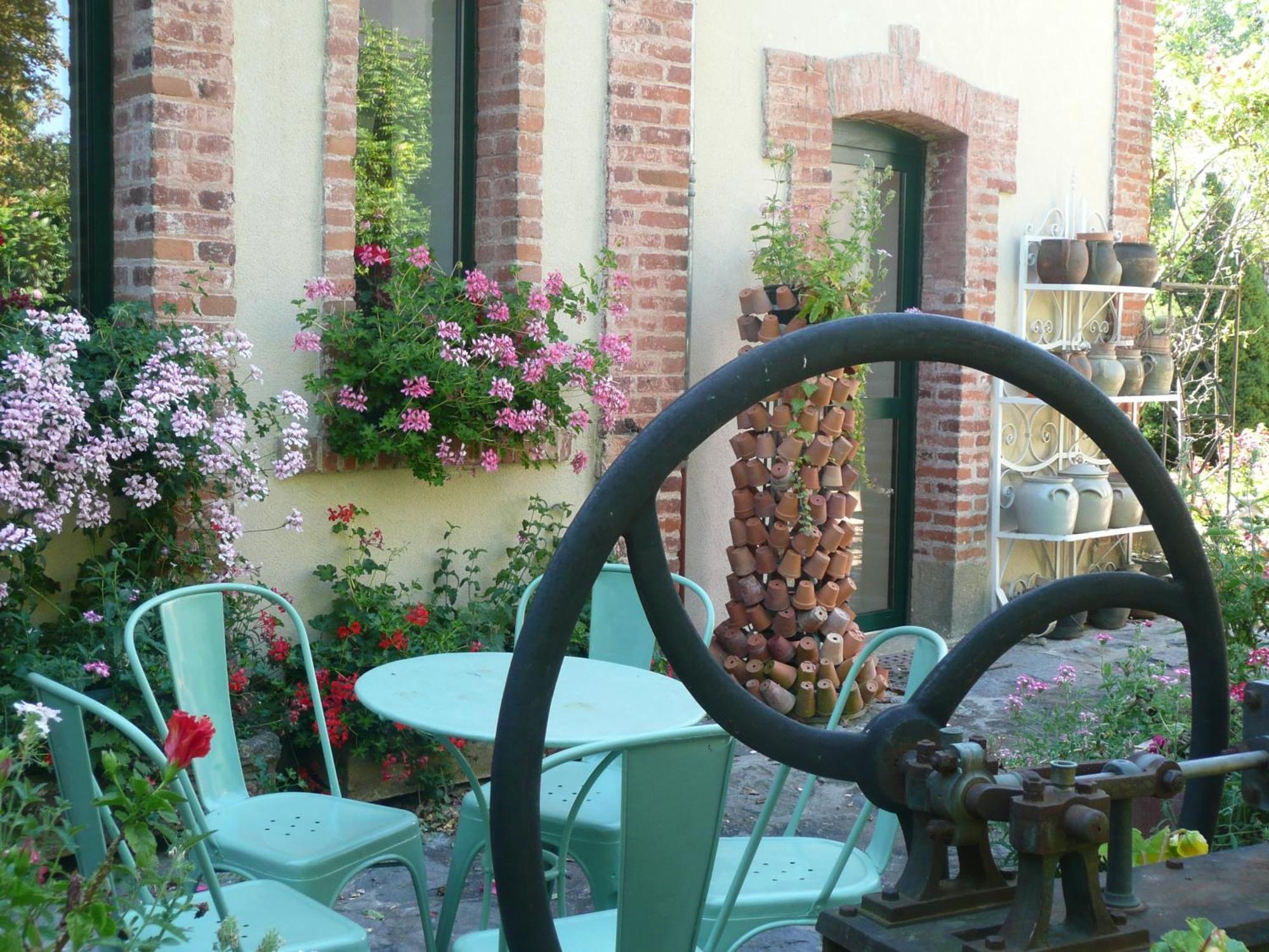Au Fond De La Cour Bed & Breakfast Veyre-Monton Dış mekan fotoğraf