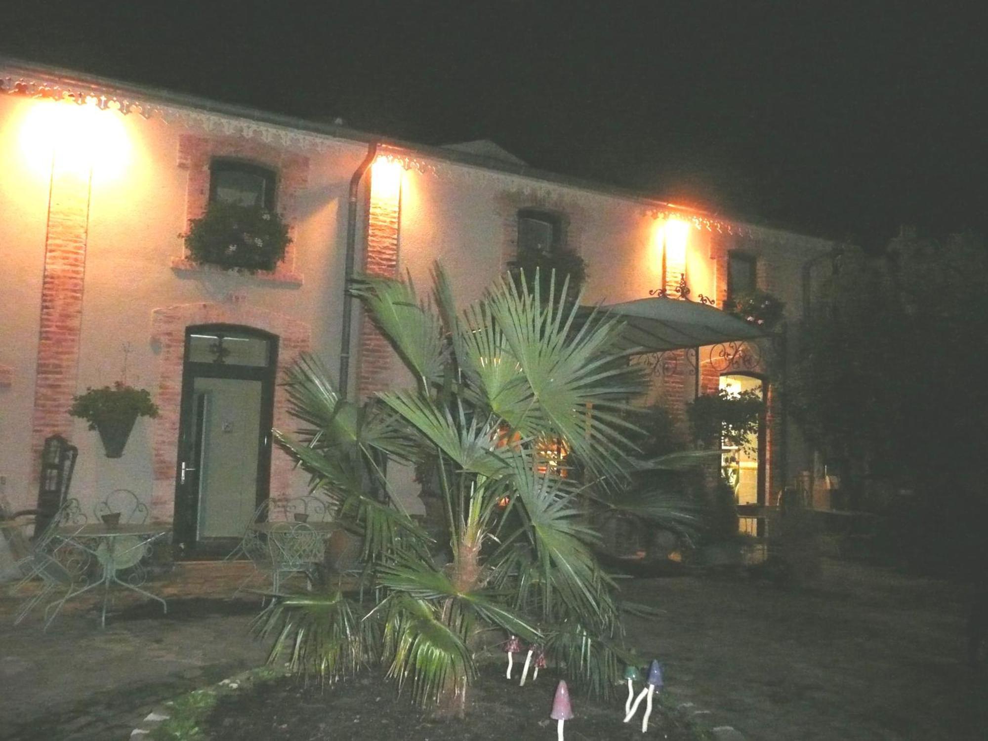 Au Fond De La Cour Bed & Breakfast Veyre-Monton Dış mekan fotoğraf