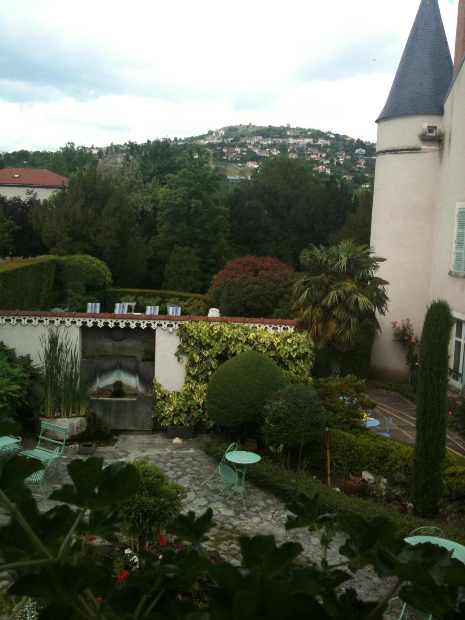 Au Fond De La Cour Bed & Breakfast Veyre-Monton Dış mekan fotoğraf