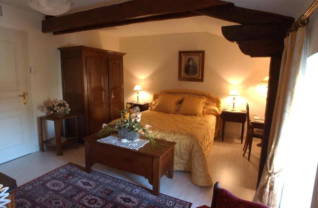 Au Fond De La Cour Bed & Breakfast Veyre-Monton Oda fotoğraf