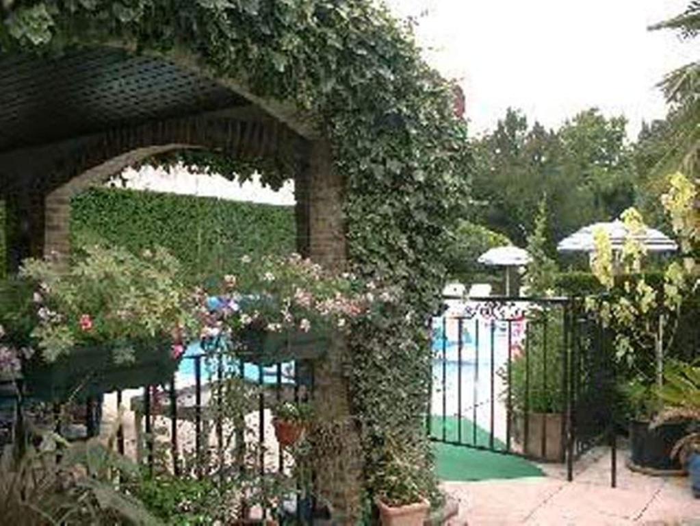 Au Fond De La Cour Bed & Breakfast Veyre-Monton Dış mekan fotoğraf