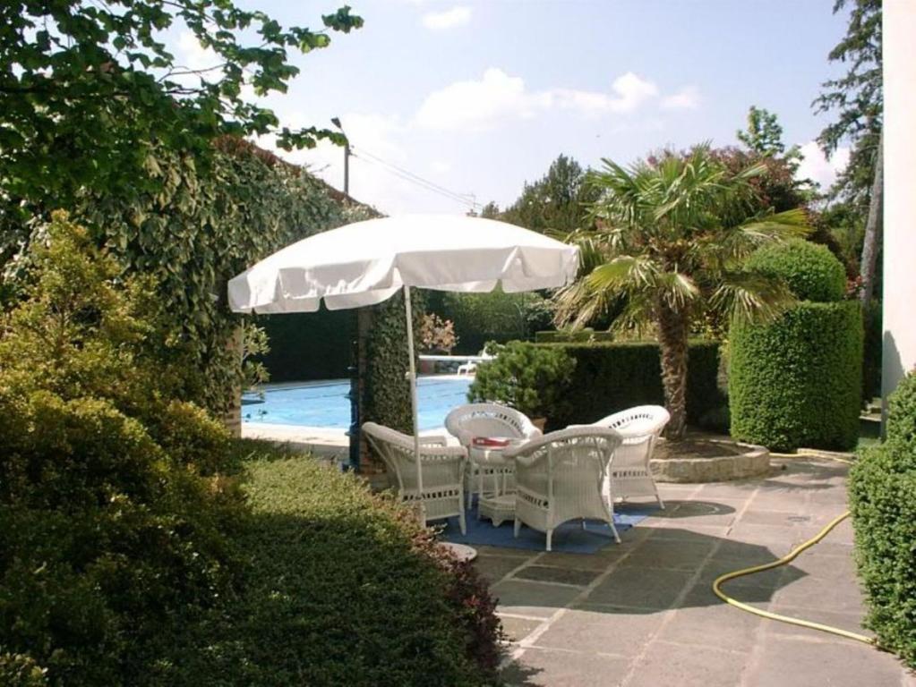 Au Fond De La Cour Bed & Breakfast Veyre-Monton Dış mekan fotoğraf