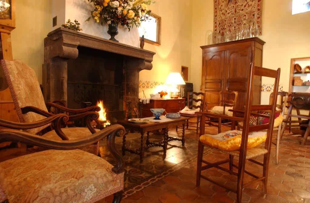 Au Fond De La Cour Bed & Breakfast Veyre-Monton Dış mekan fotoğraf
