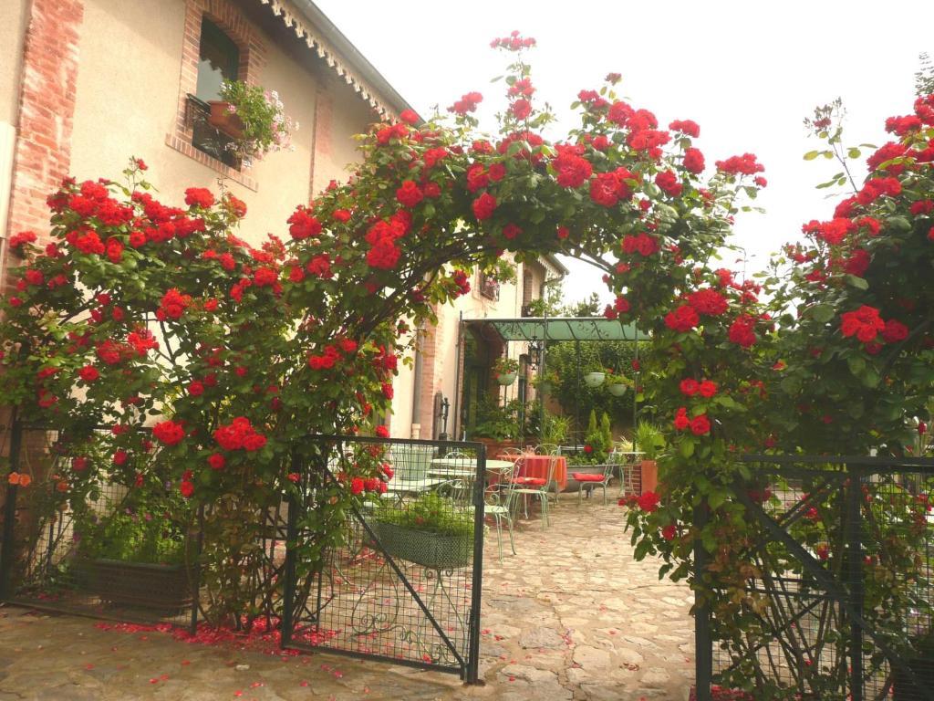 Au Fond De La Cour Bed & Breakfast Veyre-Monton Dış mekan fotoğraf