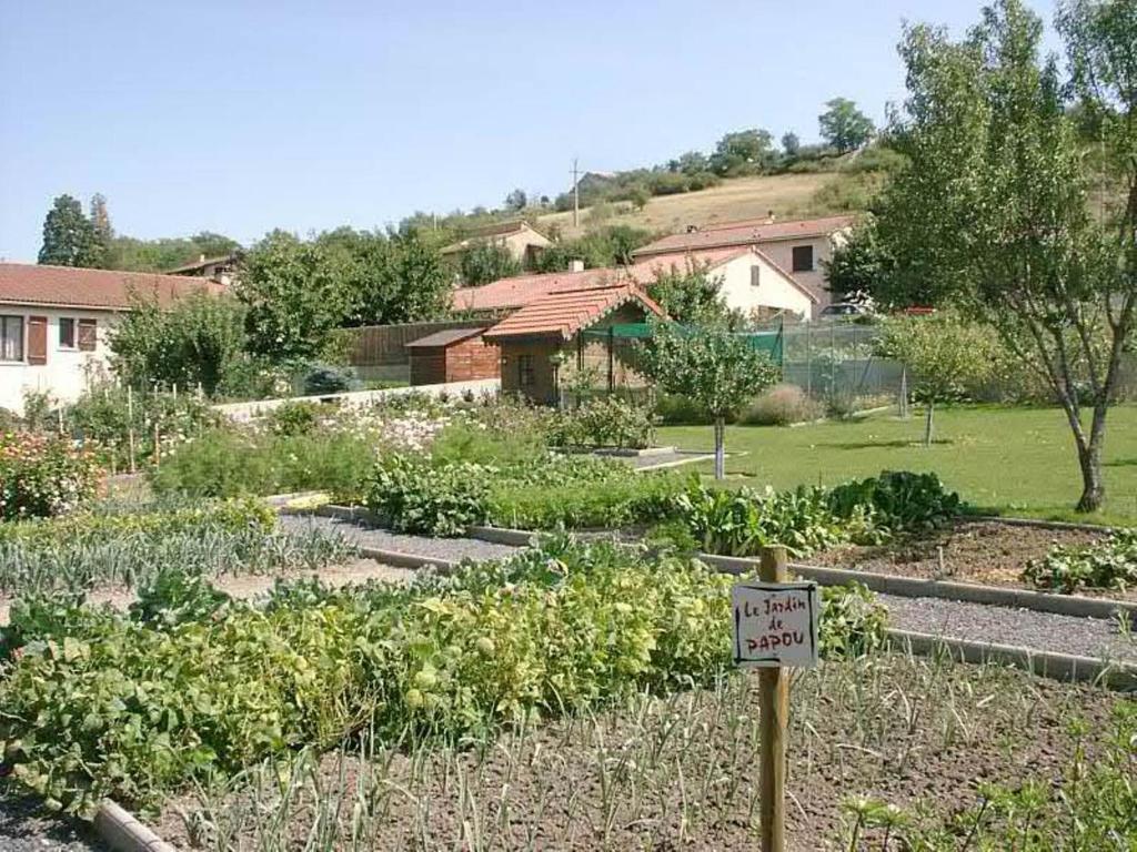 Au Fond De La Cour Bed & Breakfast Veyre-Monton Dış mekan fotoğraf